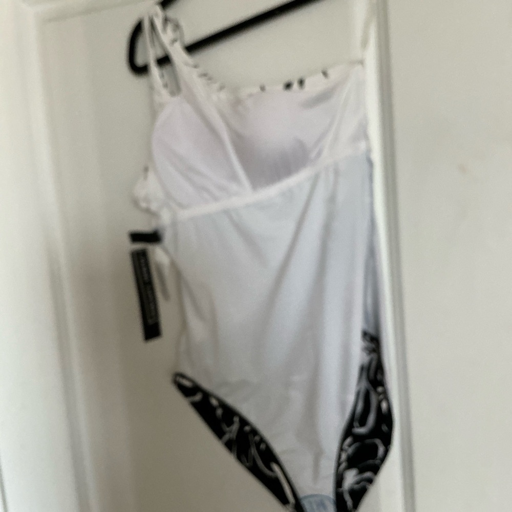 La Blanca Black and White One Piece Swimsuit - Picture 8 of 11